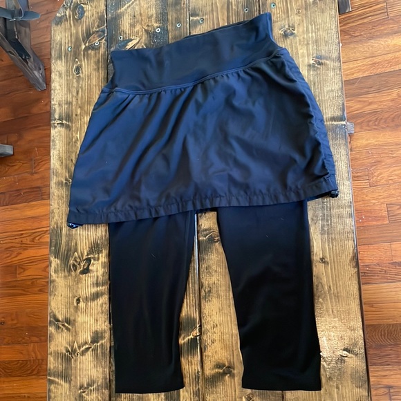 SPANX Dresses & Skirts - SPANX Skirt/Capri flattering workout piece